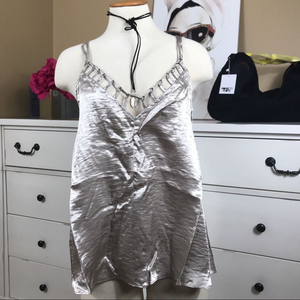 🎉Host Pick 🎉 Free People Silver Haze V Neck - Picture 3 of 8